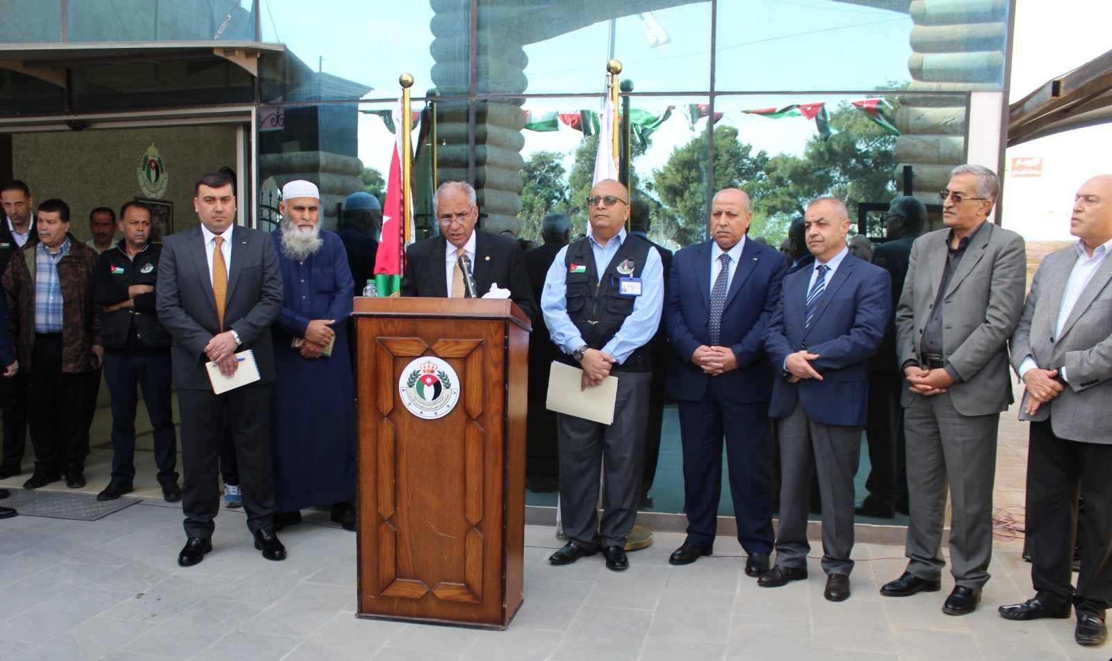 مؤسسة المتقاعدين العسكريين تحتفل بالوم الوطني للعلم 